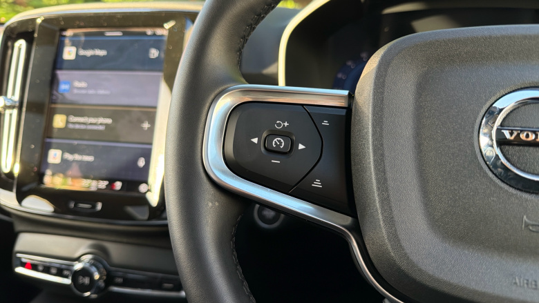 Volvo XC40 2.0 B4P Ultra Dark 5dr Auto Petrol Estate